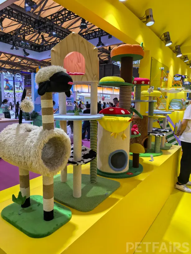 A panoramic view of Petfair Asia 2025 at the Shanghai New International Expo Centre, featuring crowded exhibition halls, international pet brands, and professional visitors.