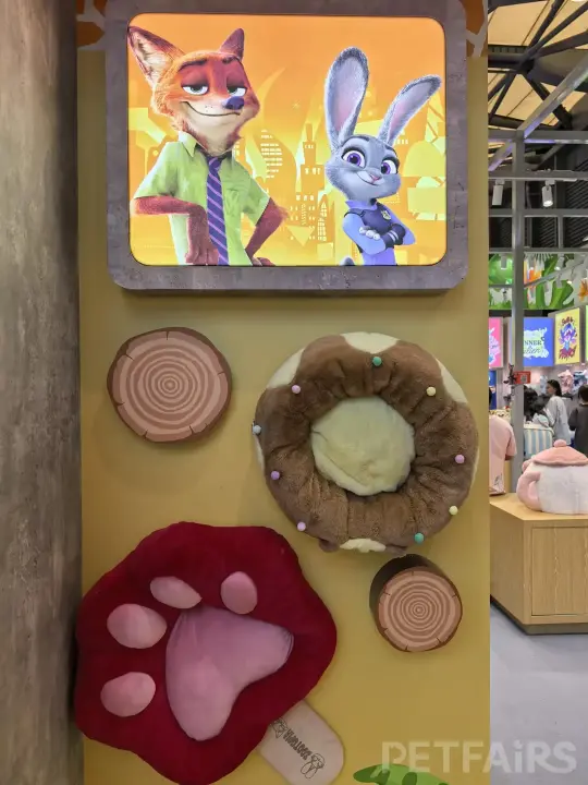 A panoramic view of Petfair Asia 2025 at the Shanghai New International Expo Centre, featuring crowded exhibition halls, international pet brands, and professional visitors.