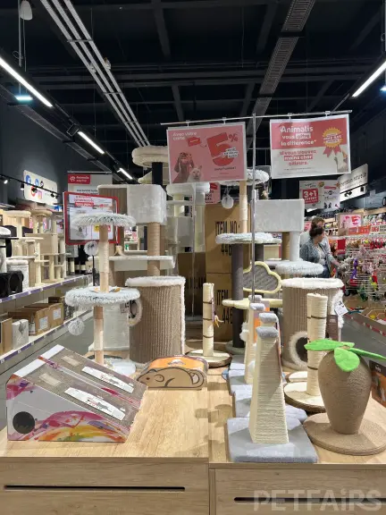 Interior view of Animalis pet store in France, showcasing neatly arranged pet food aisles, aquariums, and small animal enclosures — a modern retail space dedicated to pet care and professional service.