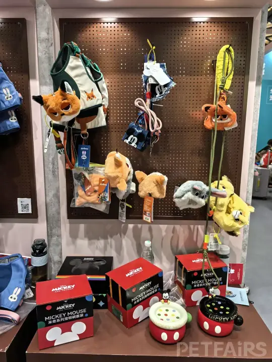 A panoramic view of Petfair Asia 2025 at the Shanghai New International Expo Centre, featuring crowded exhibition halls, international pet brands, and professional visitors.