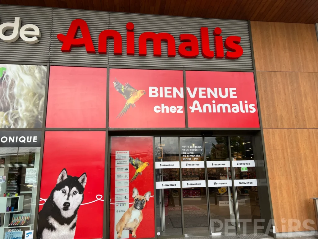 Front entrance of Animalis pet store in France with the brand’s signature yellow logo and welcoming storefront design, representing one of the leading specialty pet retail chains in the country.