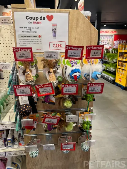 Interior view of Animalis pet store in France, showcasing neatly arranged pet food aisles, aquariums, and small animal enclosures — a modern retail space dedicated to pet care and professional service.