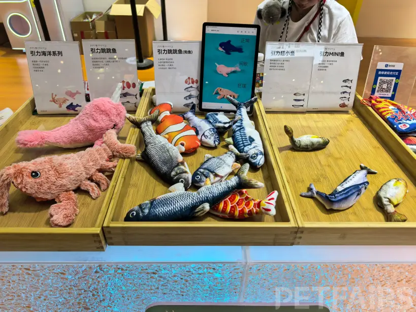 A panoramic view of Petfair Asia 2025 at the Shanghai New International Expo Centre, featuring crowded exhibition halls, international pet brands, and professional visitors.