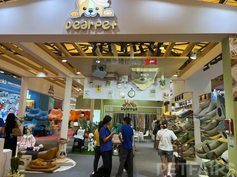 A panoramic view of Petfair Asia 2025 at the Shanghai New International Expo Centre, featuring crowded exhibition halls, international pet brands, and professional visitors.