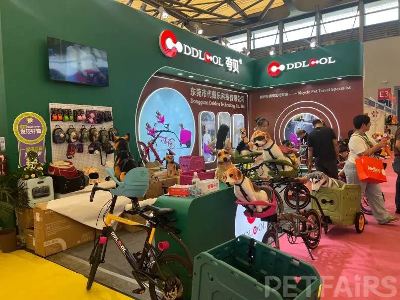 A panoramic view of Petfair Asia 2025 at the Shanghai New International Expo Centre, featuring crowded exhibition halls, international pet brands, and professional visitors.