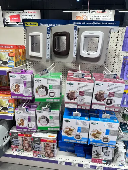 Interior view of Animalis pet store in France, showcasing neatly arranged pet food aisles, aquariums, and small animal enclosures — a modern retail space dedicated to pet care and professional service.