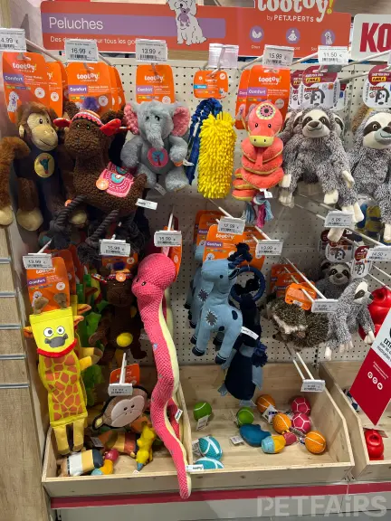 Interior view of Animalis pet store in France, showcasing neatly arranged pet food aisles, aquariums, and small animal enclosures — a modern retail space dedicated to pet care and professional service.